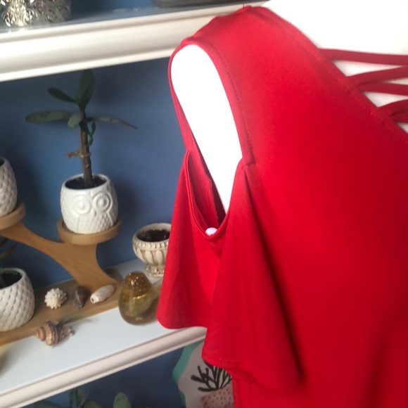🌺NWT Petite Red cold shoulder dress w/ pockets🌺 - Picture 3 of 6